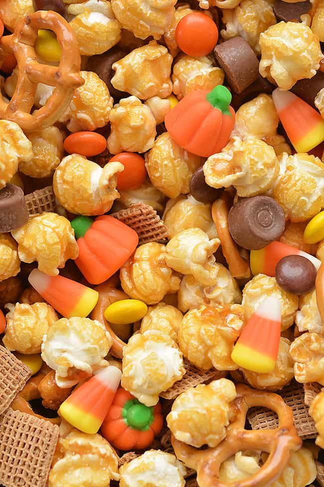 This scarecrow crunch snack mix is SO EASY to make and tastes so good! This is such an awesome kid friendly Halloween snack recipe. It would also make an awesome Thanksgiving treat! Loaded with the perfect mix of salty and sweet treats, this "boo-tiful" blend is exactly what you need to celebrate the spookiest night of the year! Or just fall and autumn in general!