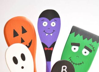 DIY Halloween Wooden Spoons: Fun and Spooky Kitchen Craft Wooden spoons painted for Halloween