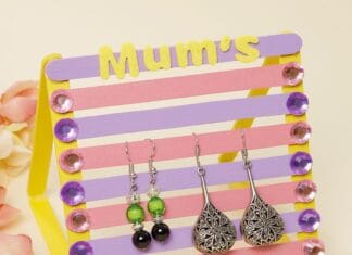 DIY Pop Stick Earring Stand: Perfect for Mother’s Day