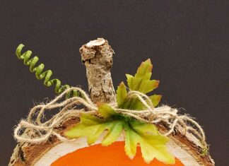 Wood Slice Pumpkins Fall decorated wood slice pumpkin