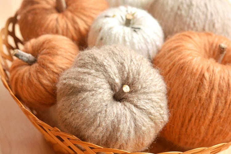 Yarn pumpkin craft