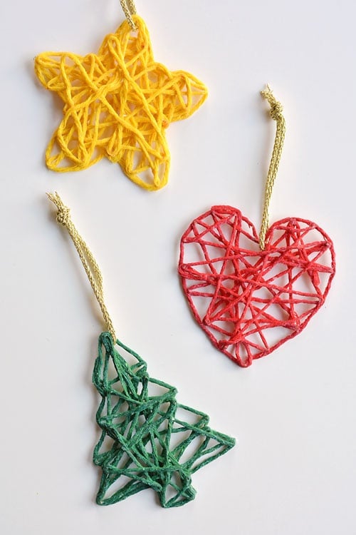 These wrapped yarn ornaments are SO PRETTY and they're so fun to make! Using yarn, glue, sewing pins and styrofoam trays you can make unique and beautiful homemade Christmas ornaments! They look beautiful on the Christmas tree and they make awesome gifts.