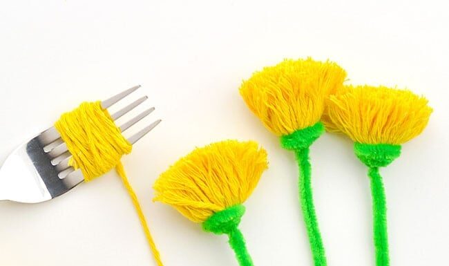 DIY Pom Pom Dandelions: Easy Craft Tutorial Use a fork to make a pom pom dandelion from yarn and a pipe cleaner