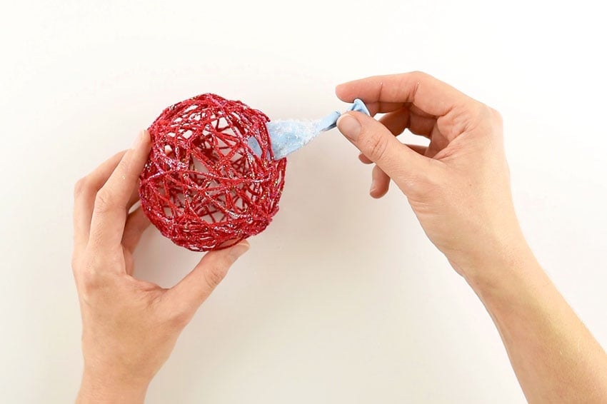 Glitter Yarn Balls using Balloons