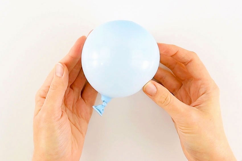 How to Make Glitter Ball Yarn Ornaments Using Balloons