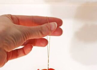 DIY Peanut Christmas Ornaments: Unique and Festive Holiday Crafts 38 Handmade Christmas Ornaments - 3D Paper Ball Ornaments