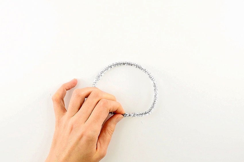Easy Angel Pipe Cleaner Ornaments