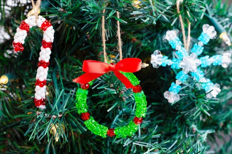 Beaded Xmas ornaments with pipe cleaners