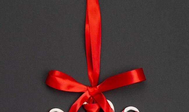 DIY Candy Cane Wreath DIY Christmas wreath made with candy canes