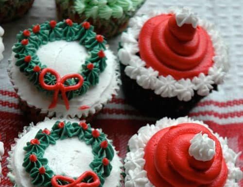 How to Make Chocolate Covered Marshmallow Reindeer – A Cute and Tasty Christmas Treat 30+ Easy Christmas Cupcake Ideas - Chocolate Wreath Cupcakes