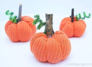 How to Make Felt Pumpkins DIY sock pumpkins