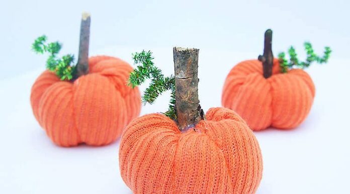 How to Make Felt Pumpkins DIY sock pumpkins