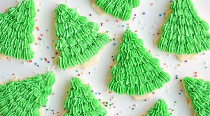 Easy Reindeer Sugar Cookies – A Cute and Festive Holiday Treat Christmas tree decorated sugar cookies