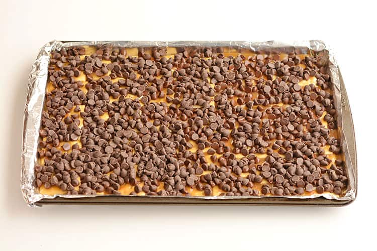 This saltine cracker toffee is incredibly addictive! It's so simple to make but it tastes amazing!! You NEED to try these!!