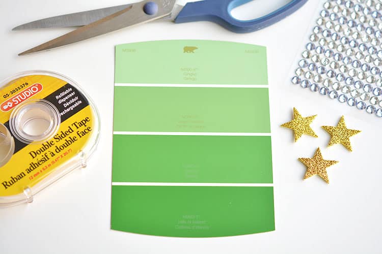 These paint chip Christmas cards are SO BEAUTIFUL and they're really easy to make! They're so simple, but end up looking amazing! Such a great homemade Christmas card idea!
