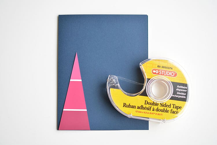 These paint chip Christmas cards are SO BEAUTIFUL and they're really easy to make! They're so simple, but end up looking amazing! Such a great homemade Christmas card idea!