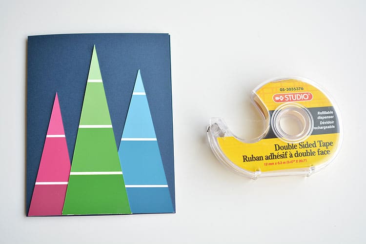These paint chip Christmas cards are SO BEAUTIFUL and they're really easy to make! They're so simple, but end up looking amazing! Such a great homemade Christmas card idea!