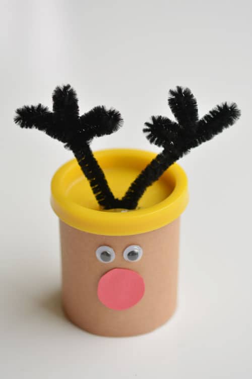 These easy Christmas Play-doh favours make ADORABLE little party gifts for kids! They're a great little non-candy Christmas treat idea too!