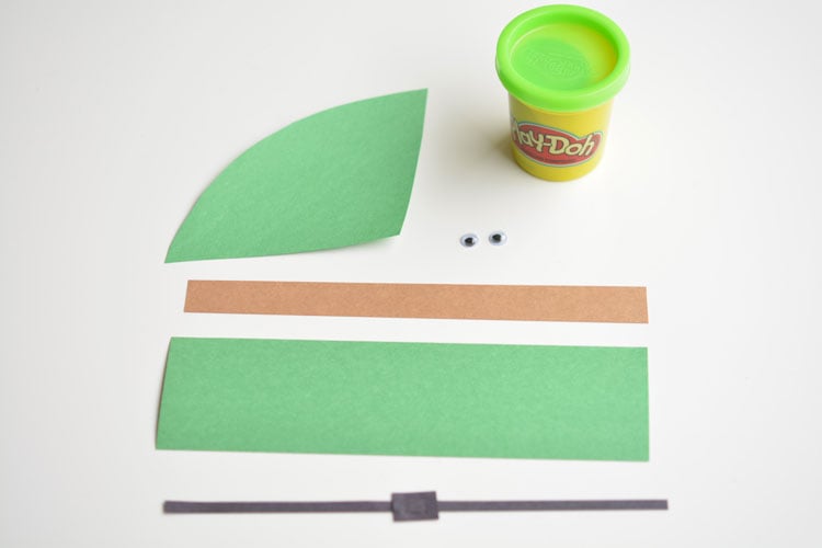 These easy Christmas Play-doh favours make ADORABLE little party gifts for kids! They're a great little non-candy Christmas treat idea too!