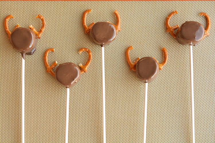 These chocolate covered marshmallow reindeer are so cute and SO EASY! And if you use dark chocolate, they actually taste amazing too! Simple and adorable!