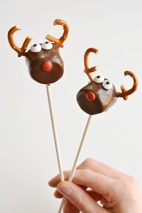 These chocolate covered marshmallow reindeer are so cute and SO EASY! And if you use dark chocolate, they actually taste amazing too! Simple and adorable!