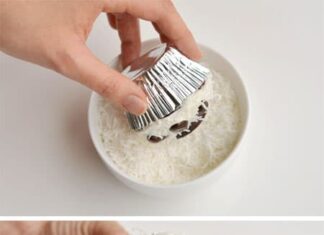 How to Make Polar Bear Paw Cupcakes – A Fun and Frosty Winter Treat for Christmas These polar bear paw cupcakes are easy to make and they look ADORABLE! They'd be great for a Christmas party, teddy bear picnic, or as a fun winter treat!