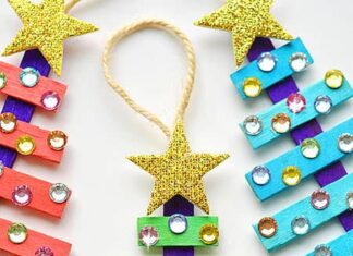 Glittering Popsicle Stick Christmas Trees These popsicle stick Christmas trees are SO EASY to make and they're so beautiful! The kids loved decorating them! Such an awesome dollar store Christmas craft idea!!