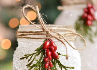 DIY Snowy Mason Jars Snowy mason jar decorated for Christmas