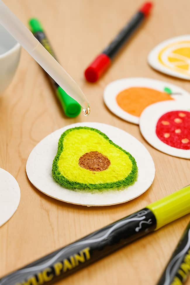 Making a compressed sponge become 3D art with water