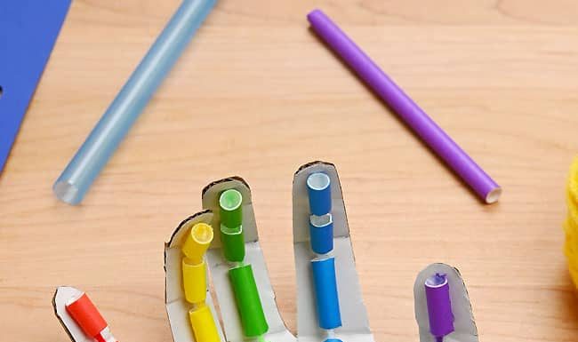 Robot Hand STEM Craft – How to Make a Cardboard Robotic Hand Playing with a DIY robot hand