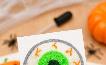 Halloween 3D Sponge Canvas – Spooky Art That Comes to Life! 3D eyeball drawing on sponge canvas with Halloween symbols in the background