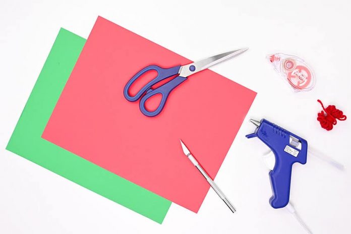 easy-a-paper-rose-tutorial-for-kids-instruction-1 a paper rose crochet yarn craft instruction image 1