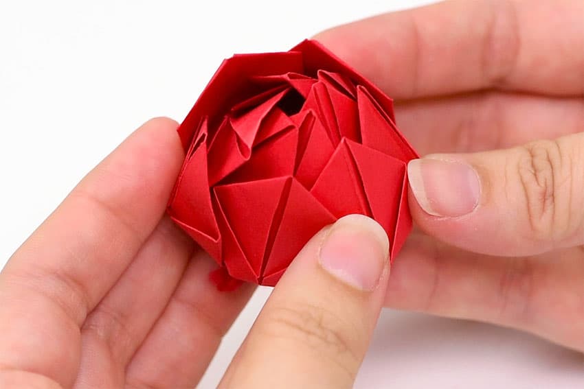 a paper rose crochet yarn craft instruction image 18