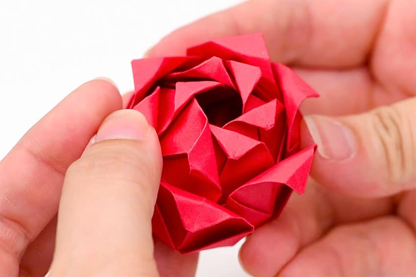 a paper rose crochet yarn craft instruction image 19