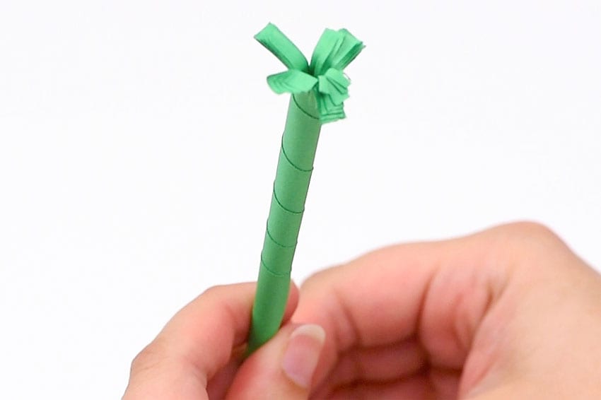 a paper rose crochet yarn craft instruction image 25