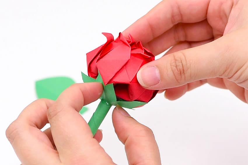 a paper rose crochet yarn craft instruction image 28