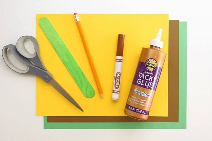 easy-handprint-sunflower-tutorial-for-kids-instruction-1 handprint sunflower paper craft instruction image 1