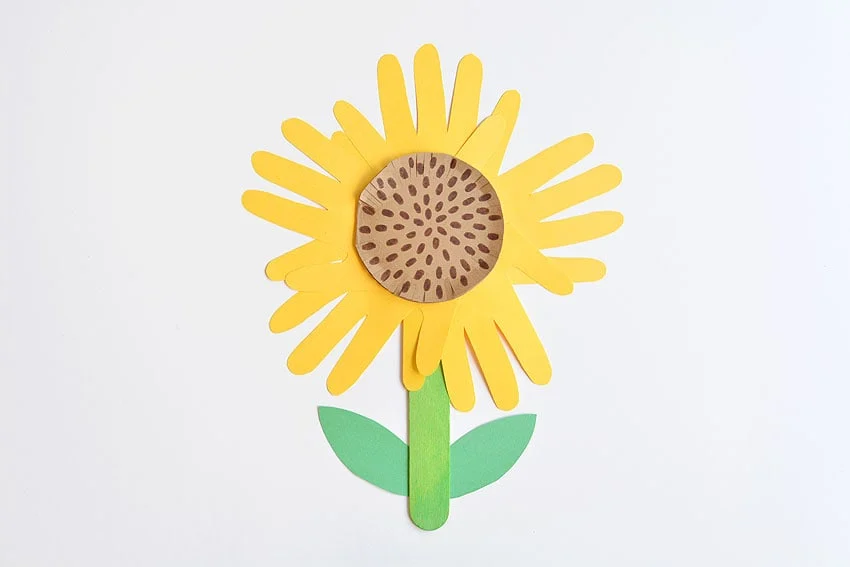 handprint sunflower paper craft instruction image 12