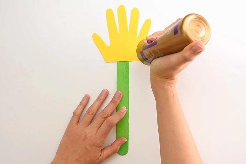 handprint sunflower paper craft instruction image 5