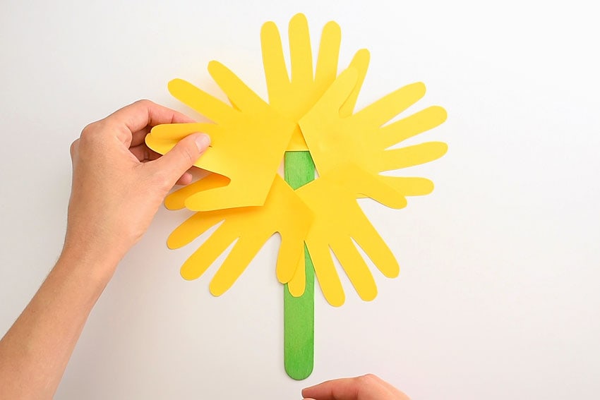 handprint sunflower paper craft instruction image 6