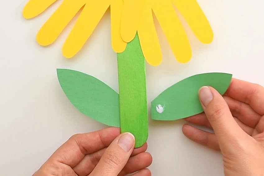 handprint sunflower paper craft instruction image 8