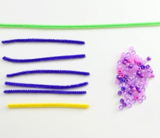 Easy Beaded Pipe Cleaner Flowers Tutorial for Kids beaded pipe cleaner flowers flower craft instruction image 1