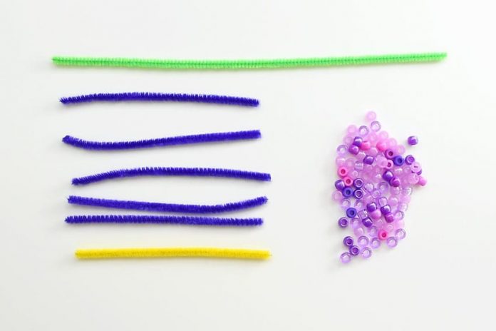beaded pipe cleaner flowers flower craft instruction image 1