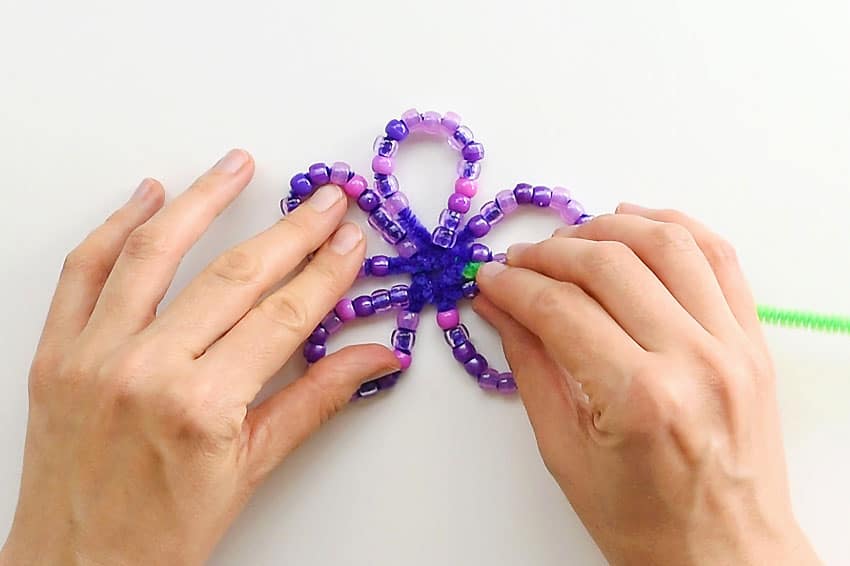 beaded pipe cleaner flowers flower craft instruction image 10