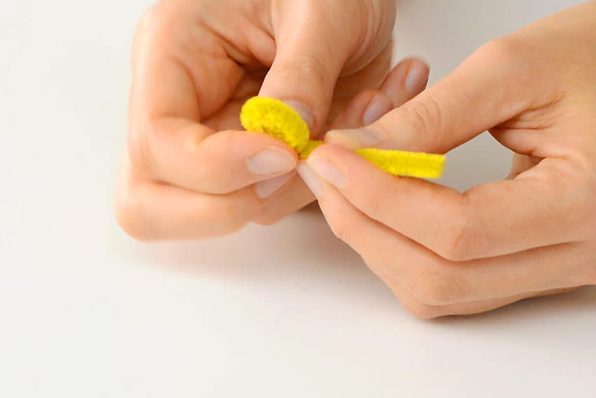 beaded pipe cleaner flowers flower craft instruction image 11