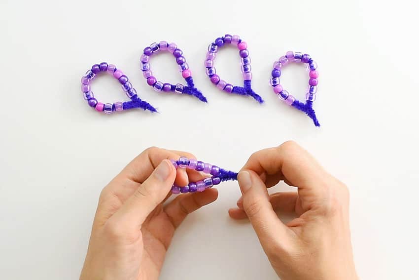 beaded pipe cleaner flowers flower craft instruction image 4