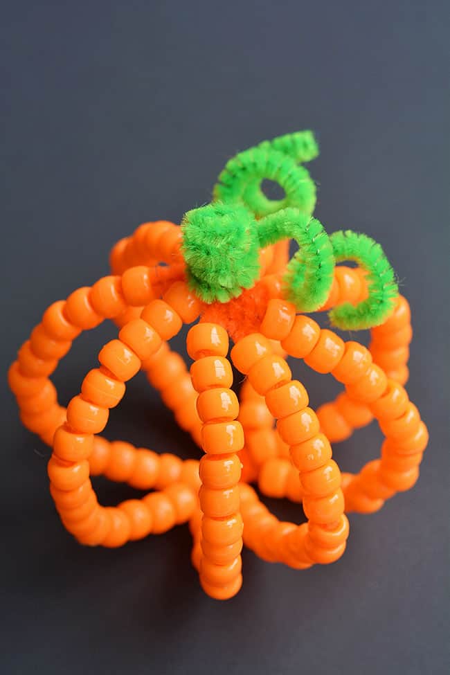 beaded pipe cleaner pumpkins kids craft instruction image 10