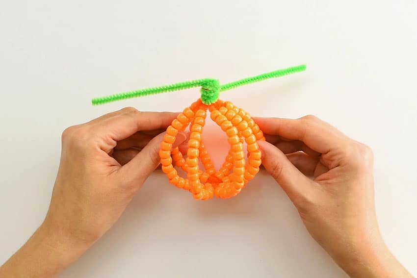 beaded pipe cleaner pumpkins kids craft instruction image 7