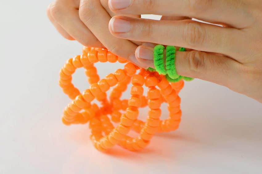 beaded pipe cleaner pumpkins kids craft instruction image 8