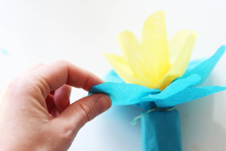 flower wrapping paper craft instruction image 8